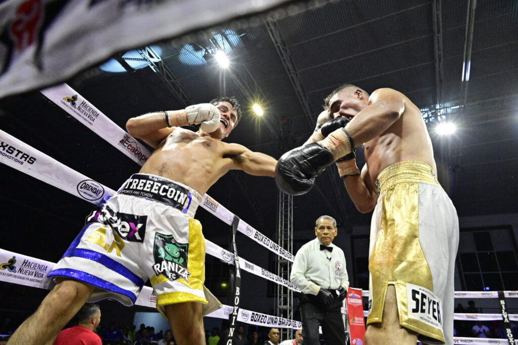 Alberto Mora, nuevo campeón NABF Junior WBC súper pluma 2 IMG 8664